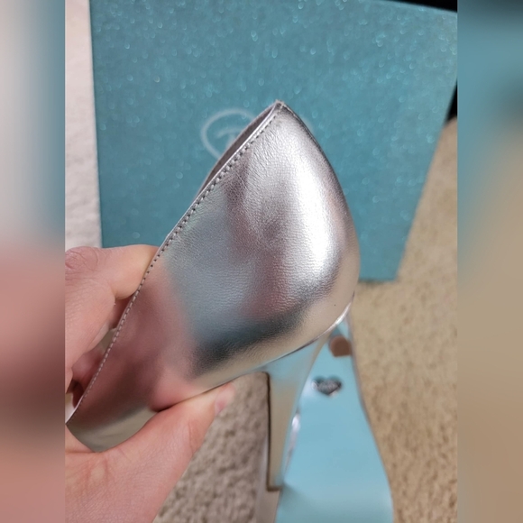 NIB Betsey Johnson Blue Wedding Honor Silver Metal Pumps Sz 10 - Picture 4 of 9
